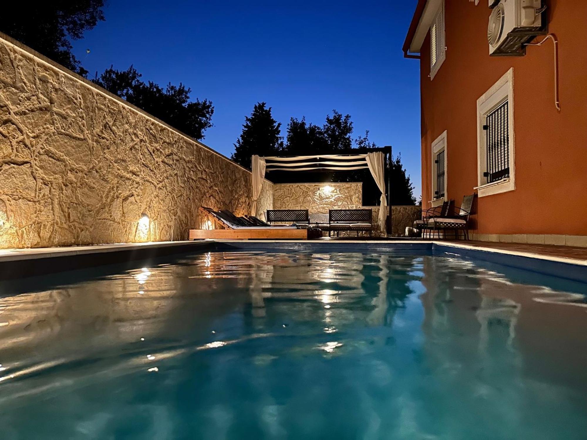 Duplex With Private Swimming Pool Villa *